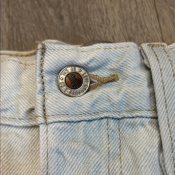 Levi's Silver Tab Light Blue Denim Mom Shorts - Picture 2 of 5